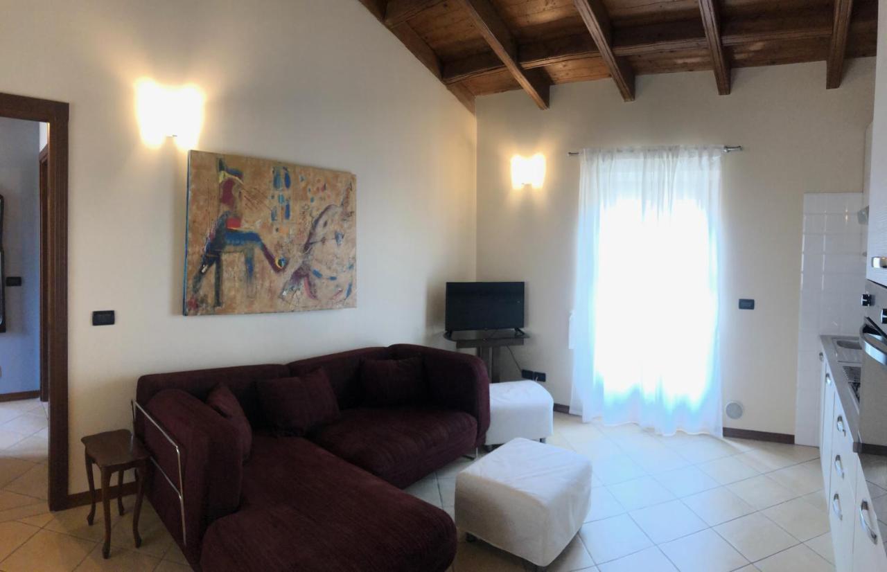 Villa Scati Apartments Мелаццо Экстерьер фото