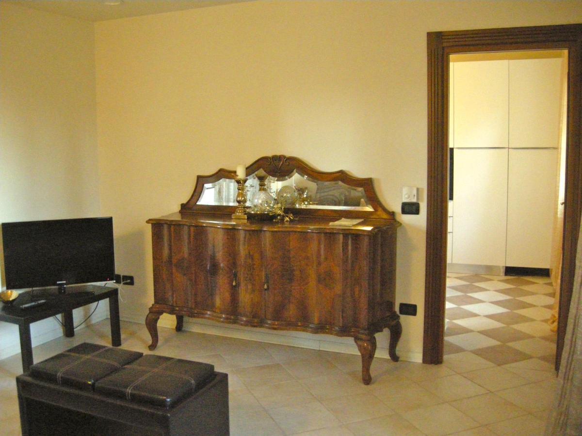 Villa Scati Apartments Мелаццо Экстерьер фото
