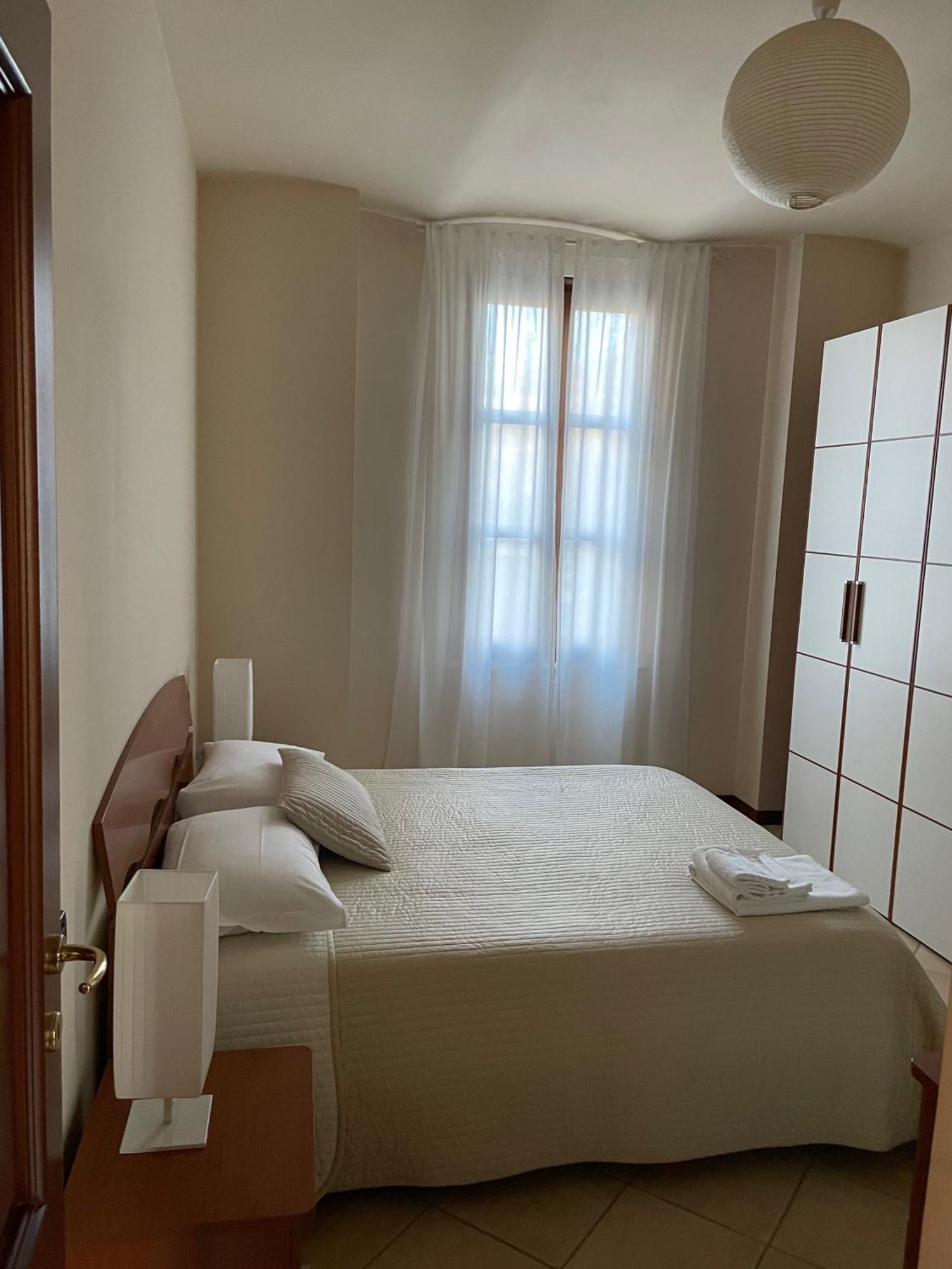 Villa Scati Apartments Мелаццо Экстерьер фото